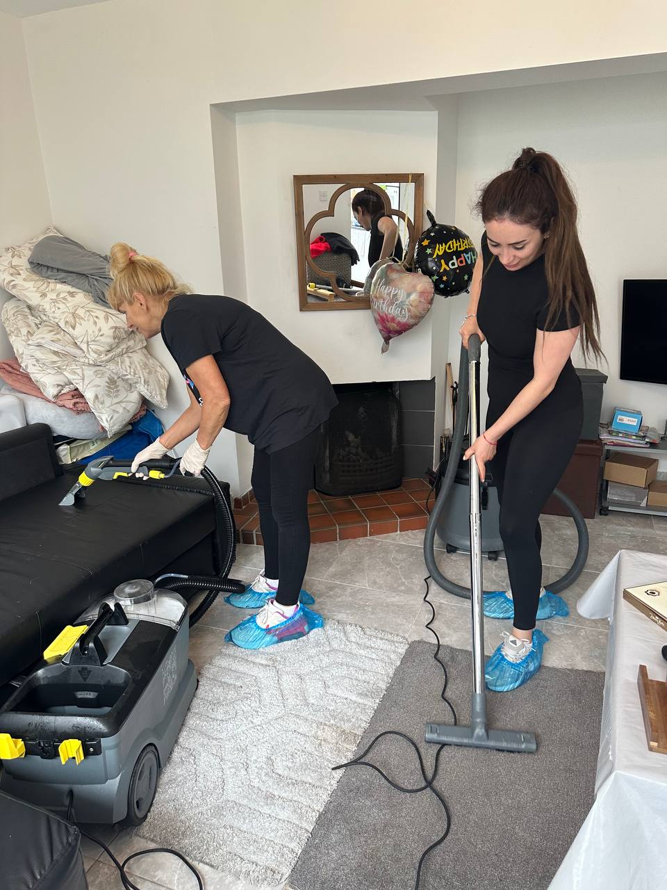 Sitting Room General Cleaning ( dust, surfaces, windows cleaning , moping, vacuuming, upholstery deep cleaning not included, only vacuuming )