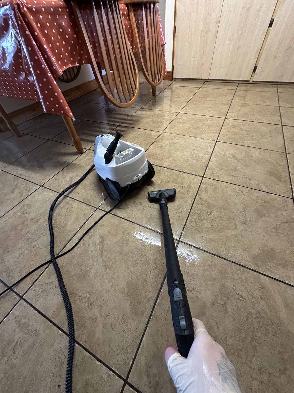 Kitchen floor deep cleaning